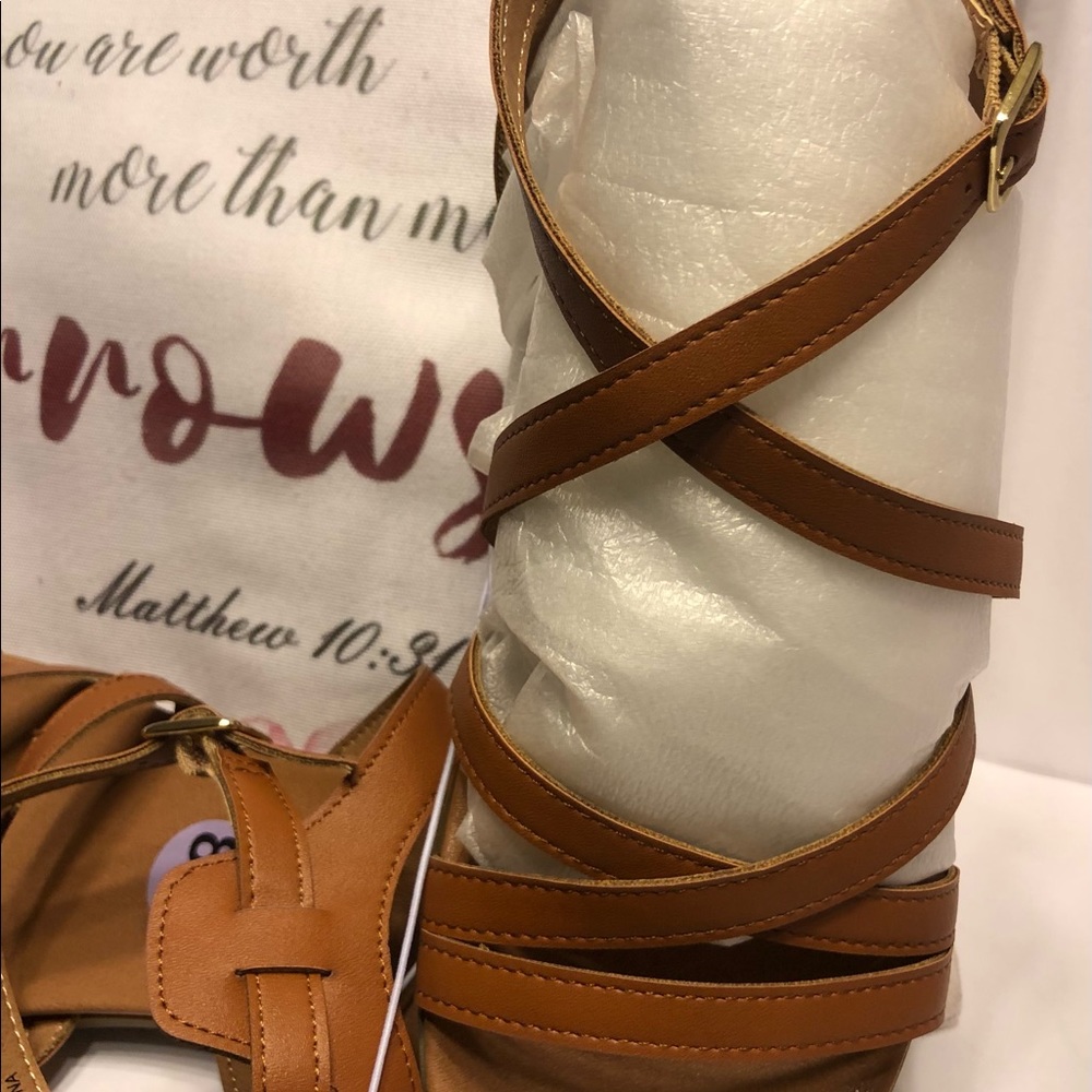 sandals NEW REPORT 8.5 or 7.5 Fran Sandals unused NWOT adjustable strap - Picture 3 of 8